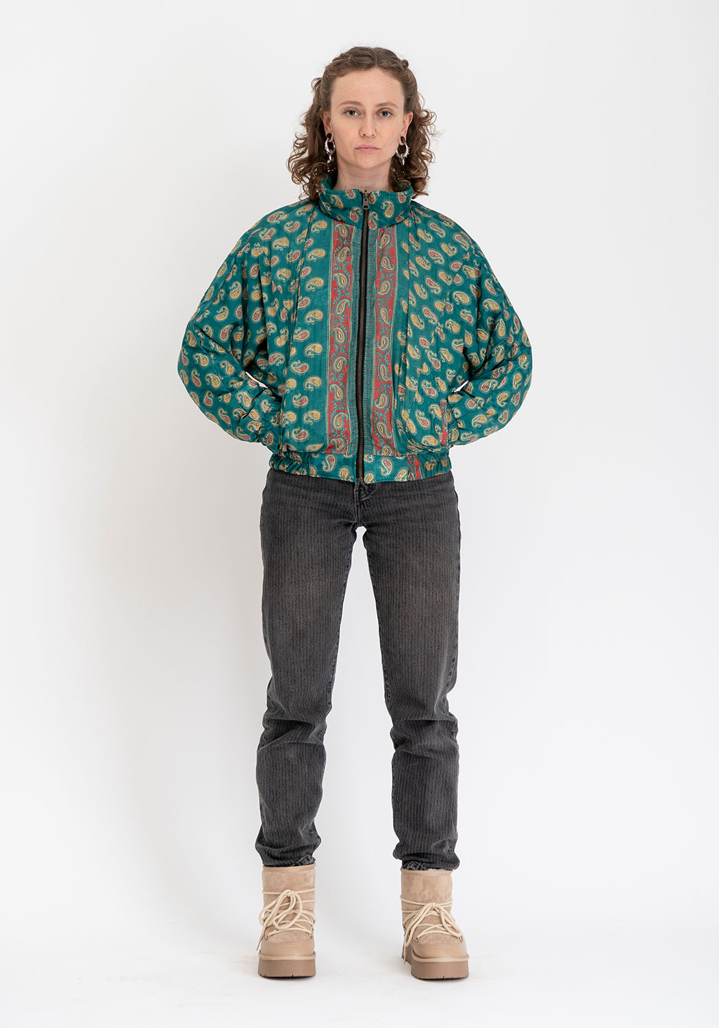 Goldene florale Stepp-Bomberjacke aus Vintage-Sari – Vollständig wendbar