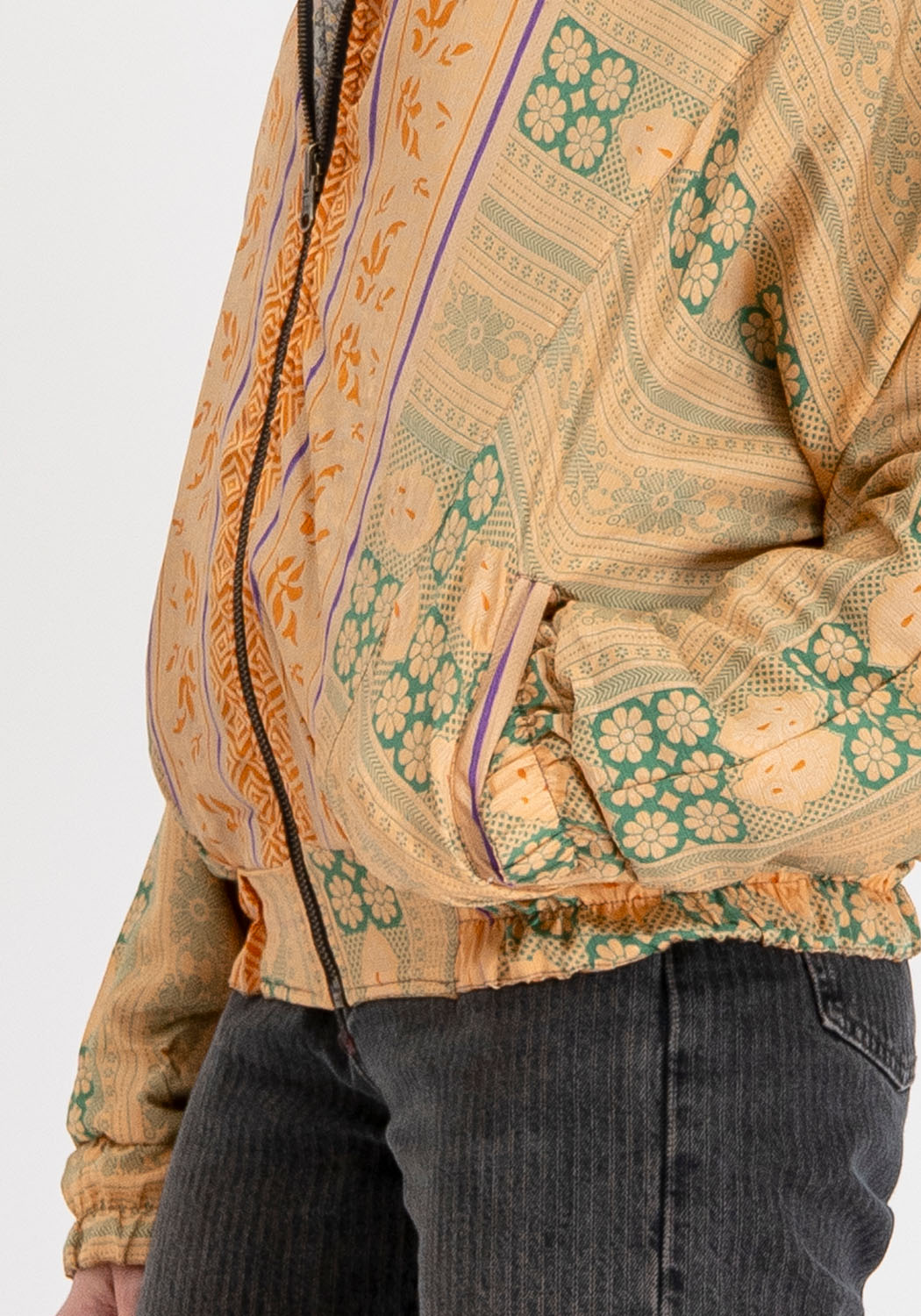 Blaue &amp; bronzefarbene ornamentale wendbare Bomberjacke aus Vintage-Sari