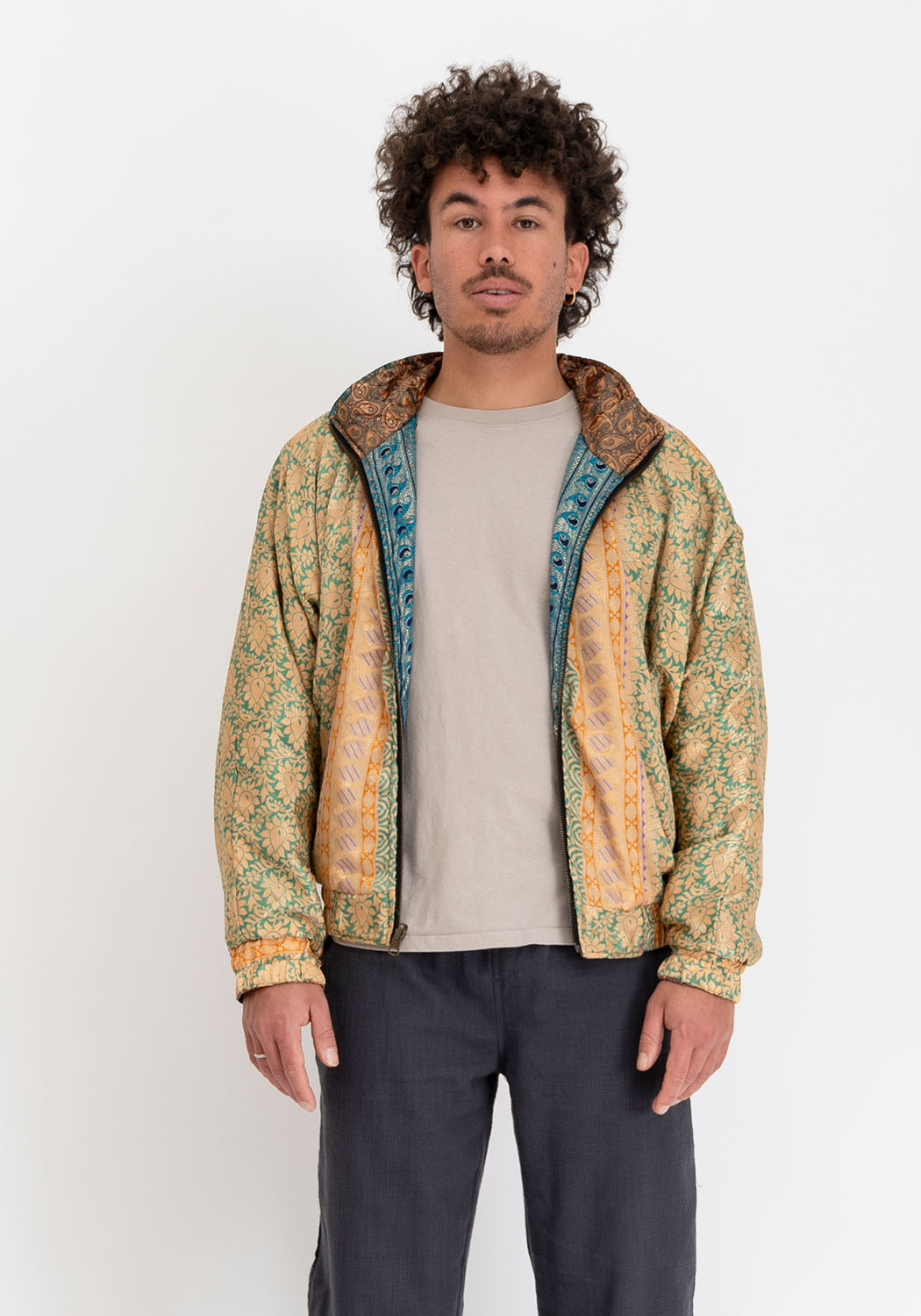 Karmesinrote & kupferfarbene Brokat wendbare Vintage-Sari Bomberjacke