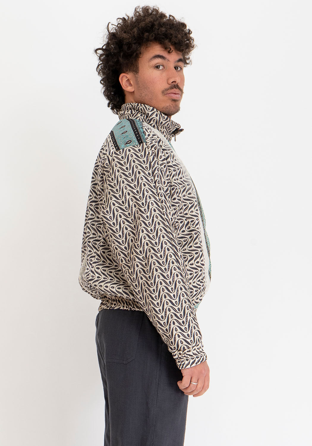 Türkis-blaue & bronzefarbene wendbare Vintage-Sari Bomberjacke