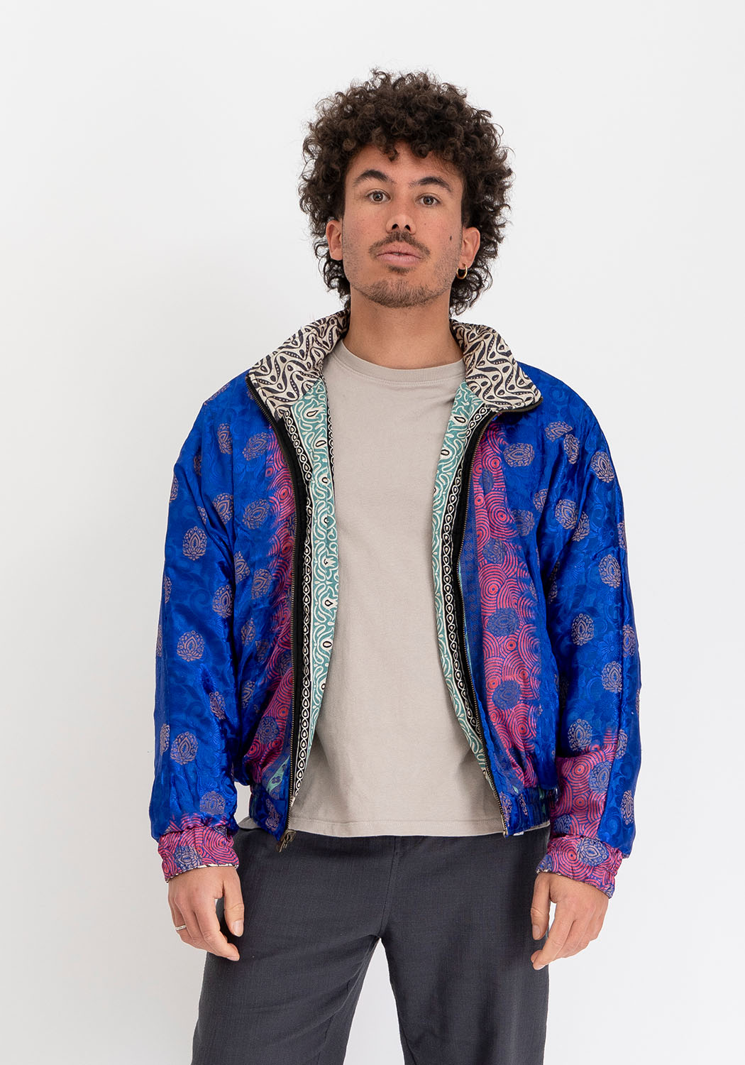 Türkis-blaue & bronzefarbene wendbare Vintage-Sari Bomberjacke