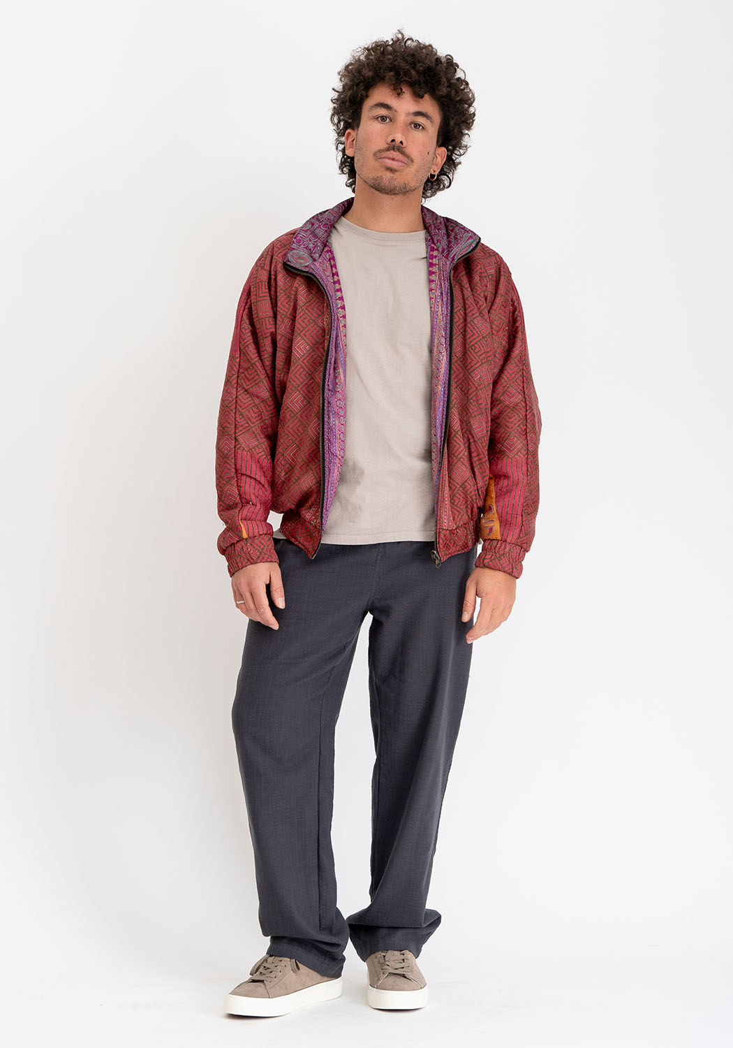 Wende-Sari-Bomberjacke – Ziegelrot mit Labyrinthmuster & Pflaumen-Paisley