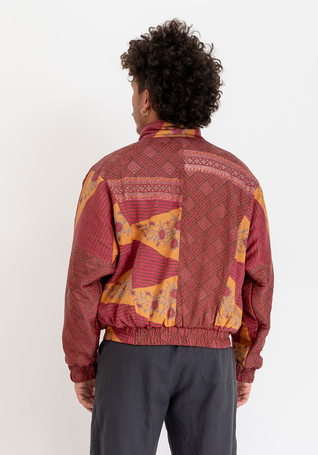 Wende-Sari-Bomberjacke – Ziegelrot mit Labyrinthmuster & Pflaumen-Paisley