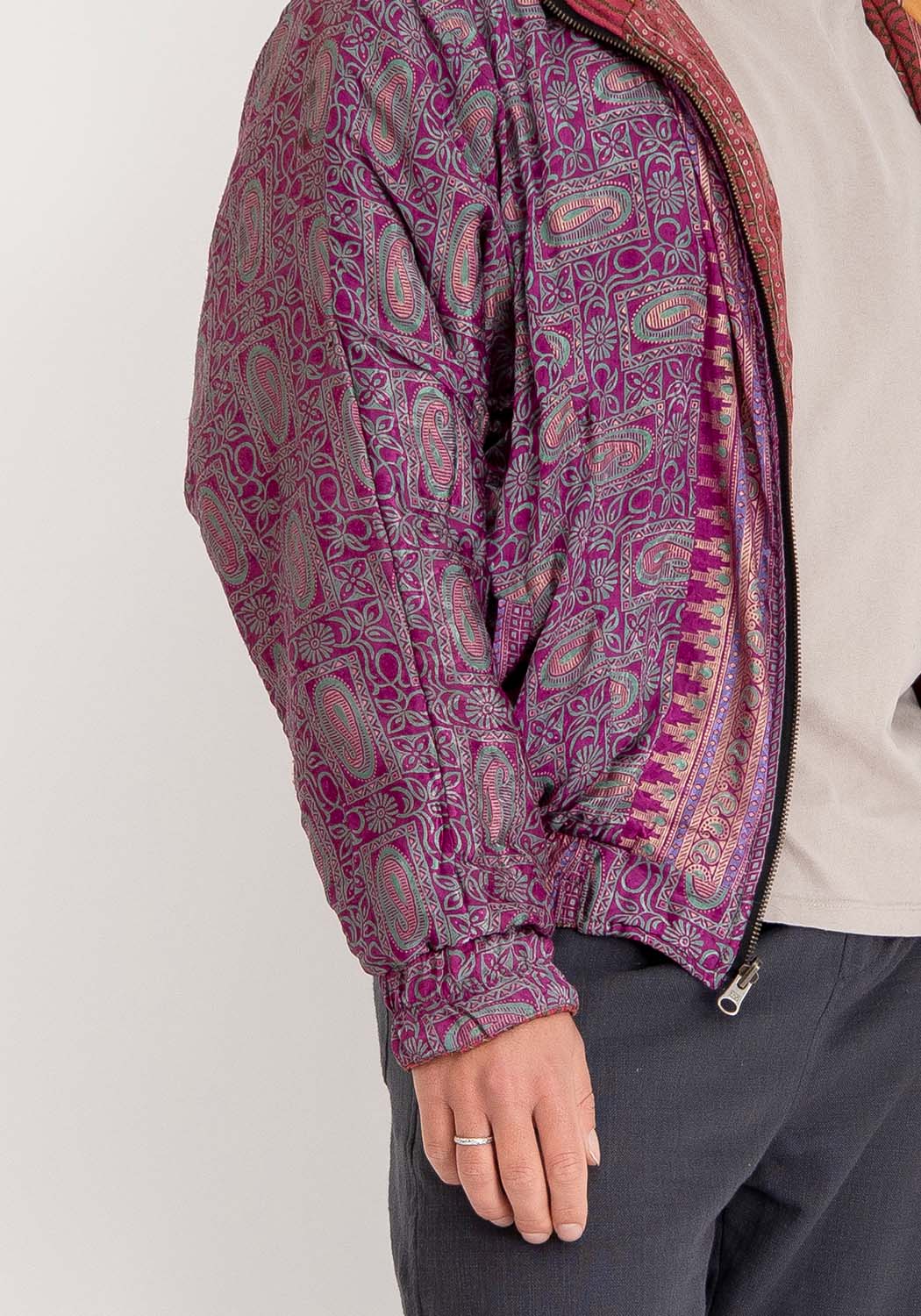 Wende-Sari-Bomberjacke – Ziegelrot mit Labyrinthmuster &amp; Pflaumen-Paisley