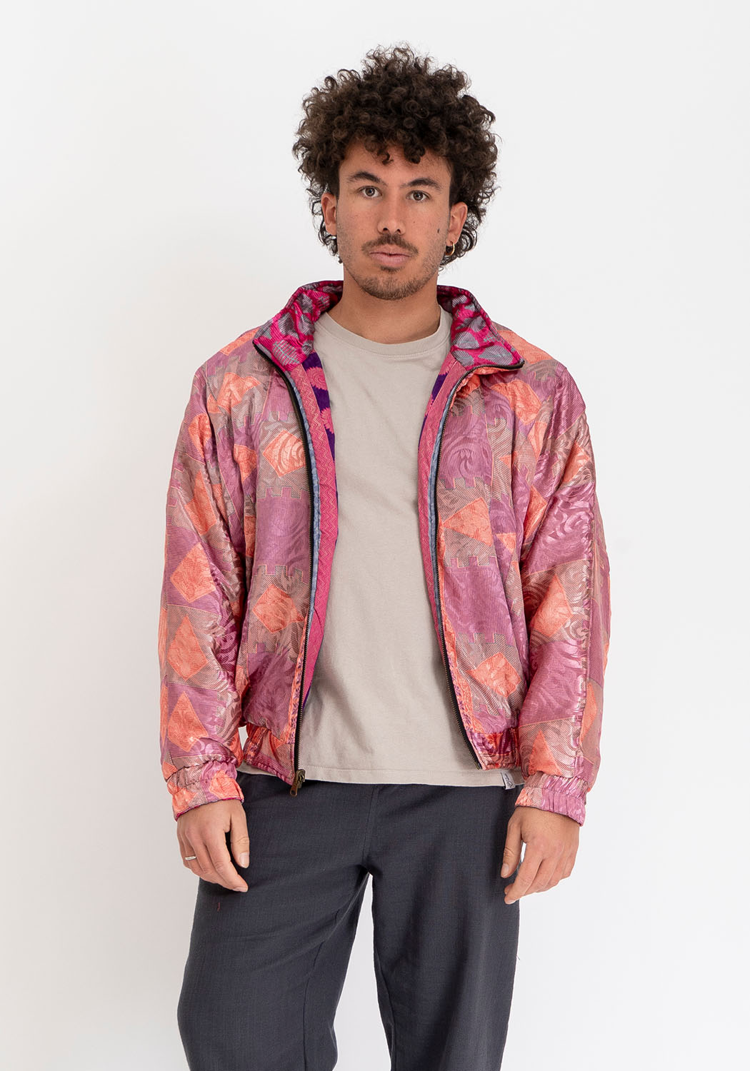 Wattierte Wende-Sari-Bomberjacke – Sunset-Pink Collage & Magenta-Streifen