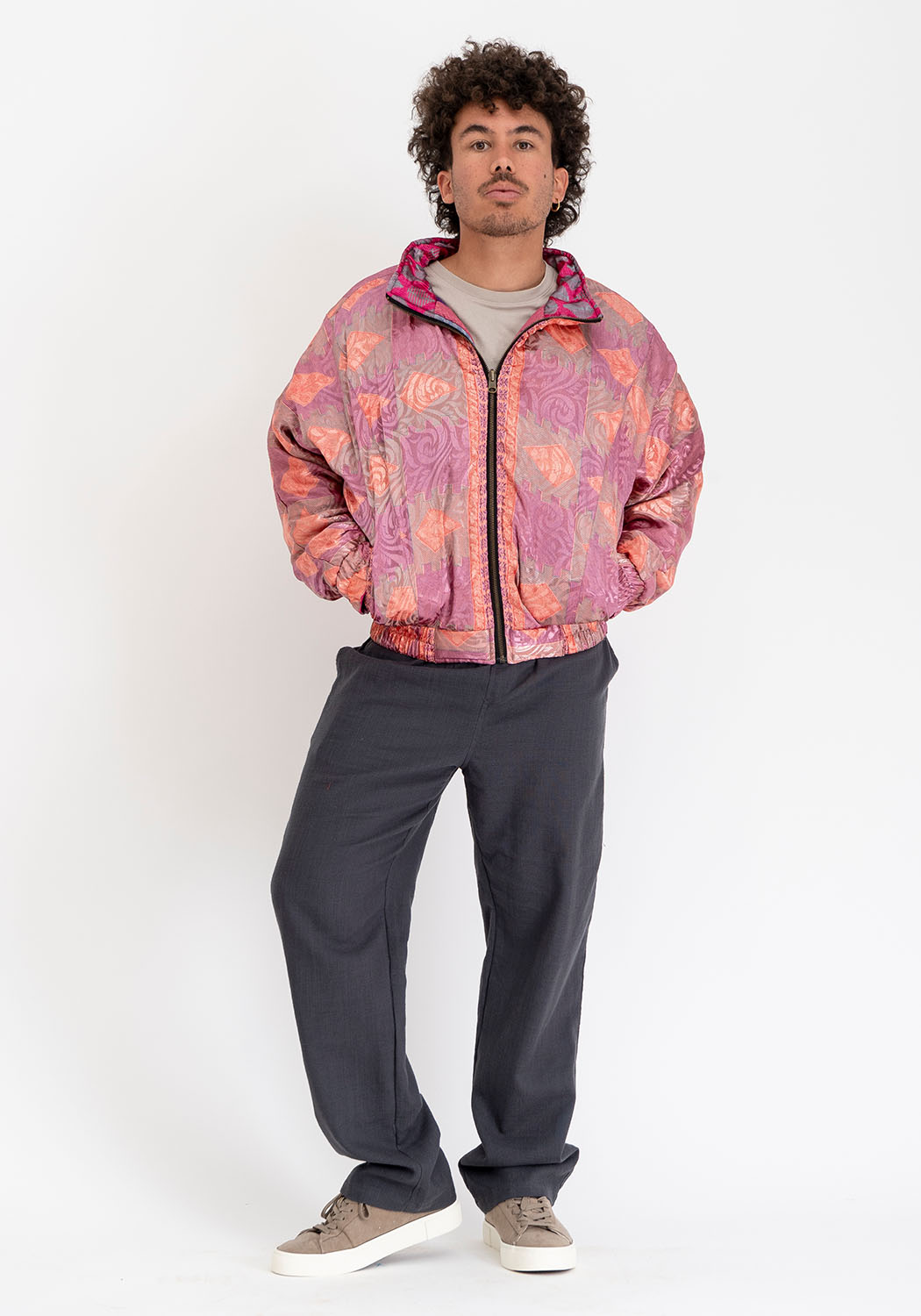 Wattierte Wende-Sari-Bomberjacke – Sunset-Pink Collage & Magenta-Streifen