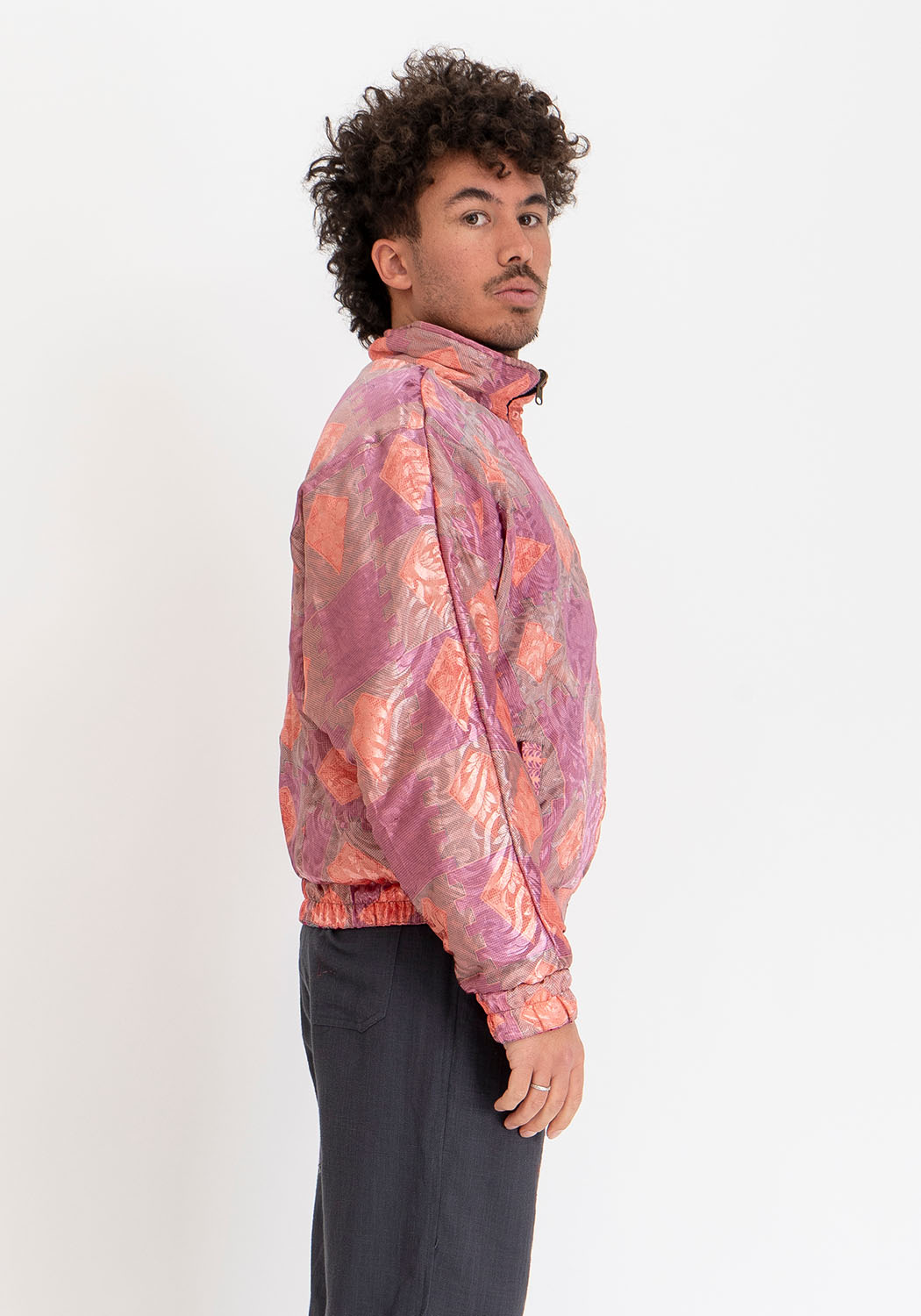 Wattierte Wende-Sari-Bomberjacke – Sunset-Pink Collage & Magenta-Streifen