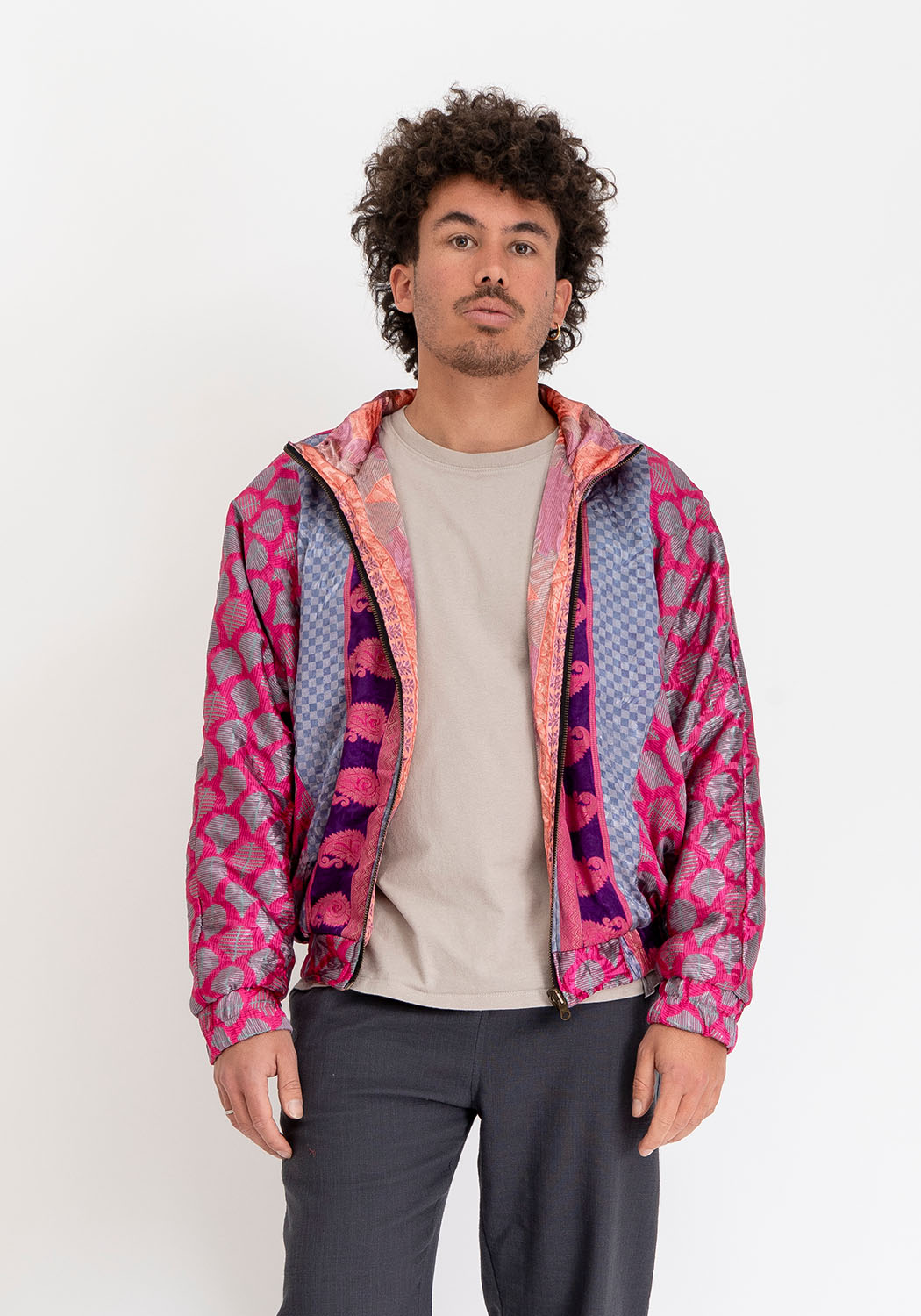 Wattierte Wende-Sari-Bomberjacke – Sunset-Pink Collage & Magenta-Streifen