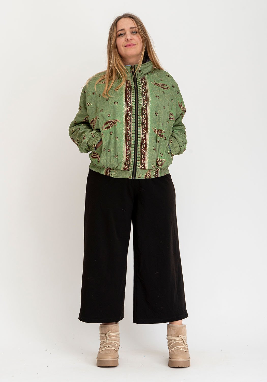 Wendejacke aus Vintage-Sari – Salbei-Paisley & Lavendel-Zickzack