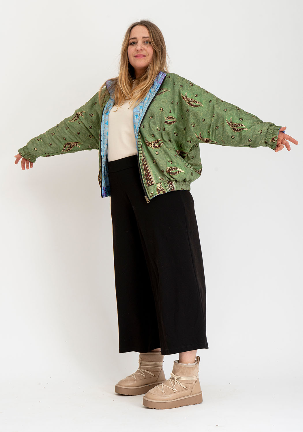 Wendejacke aus Vintage-Sari – Salbei-Paisley & Lavendel-Zickzack