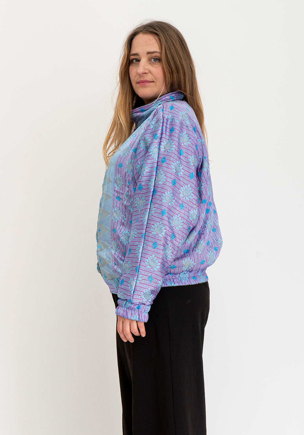 Wendejacke aus Vintage-Sari – Salbei-Paisley &amp; Lavendel-Zickzack