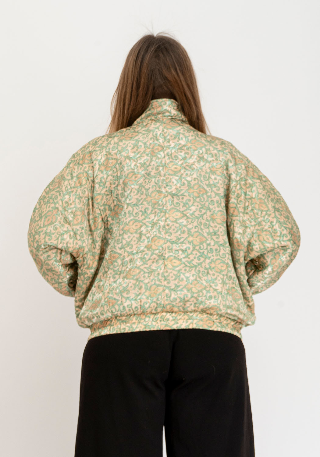 Wattierte Wende-Sari-Bomberjacke – Flieder-Ornamente &amp; Mintgrüne Wiesenmuster
