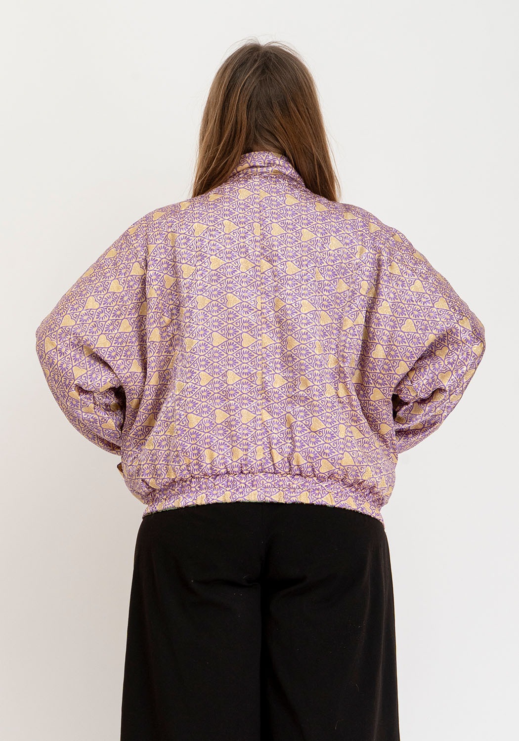 Unisex Wende-Sari-Bomberjacke – Oliv mit Rankenprint &amp; Zartes Flieder-Gewebe