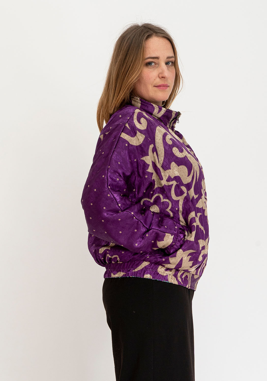Wende-Bomberjacke aus Vintage-Sari – Violett-Mosaik &amp; Kräftige Florals
