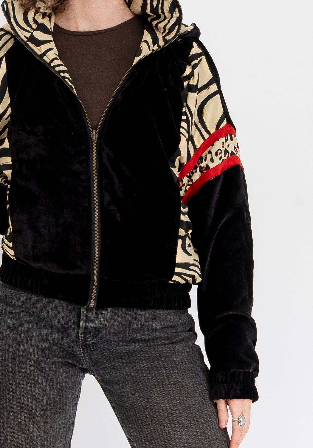 Wendbare Cropped Winterjacke mit Zebra- und Leopardenmuster