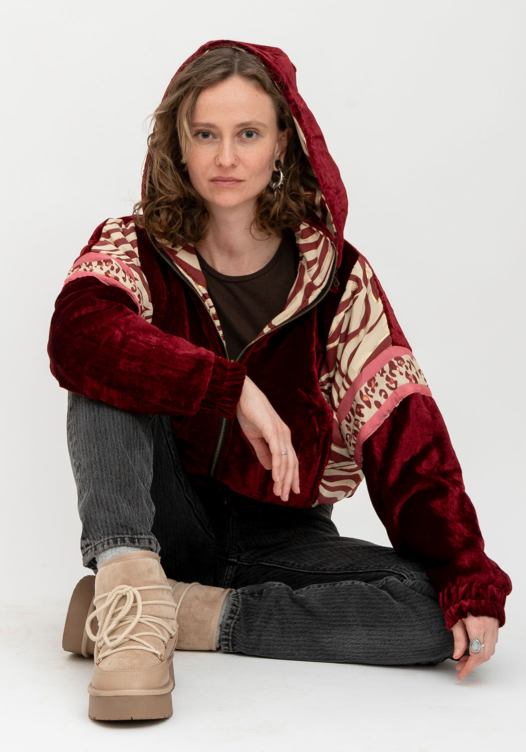 Wendbare Cropped Winterjacke mit Animal Print in Dunkelrot