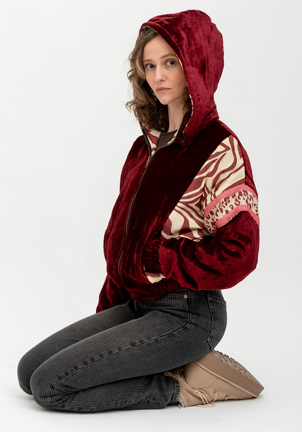 Wendbare Cropped Winterjacke mit Animal Print in Dunkelrot