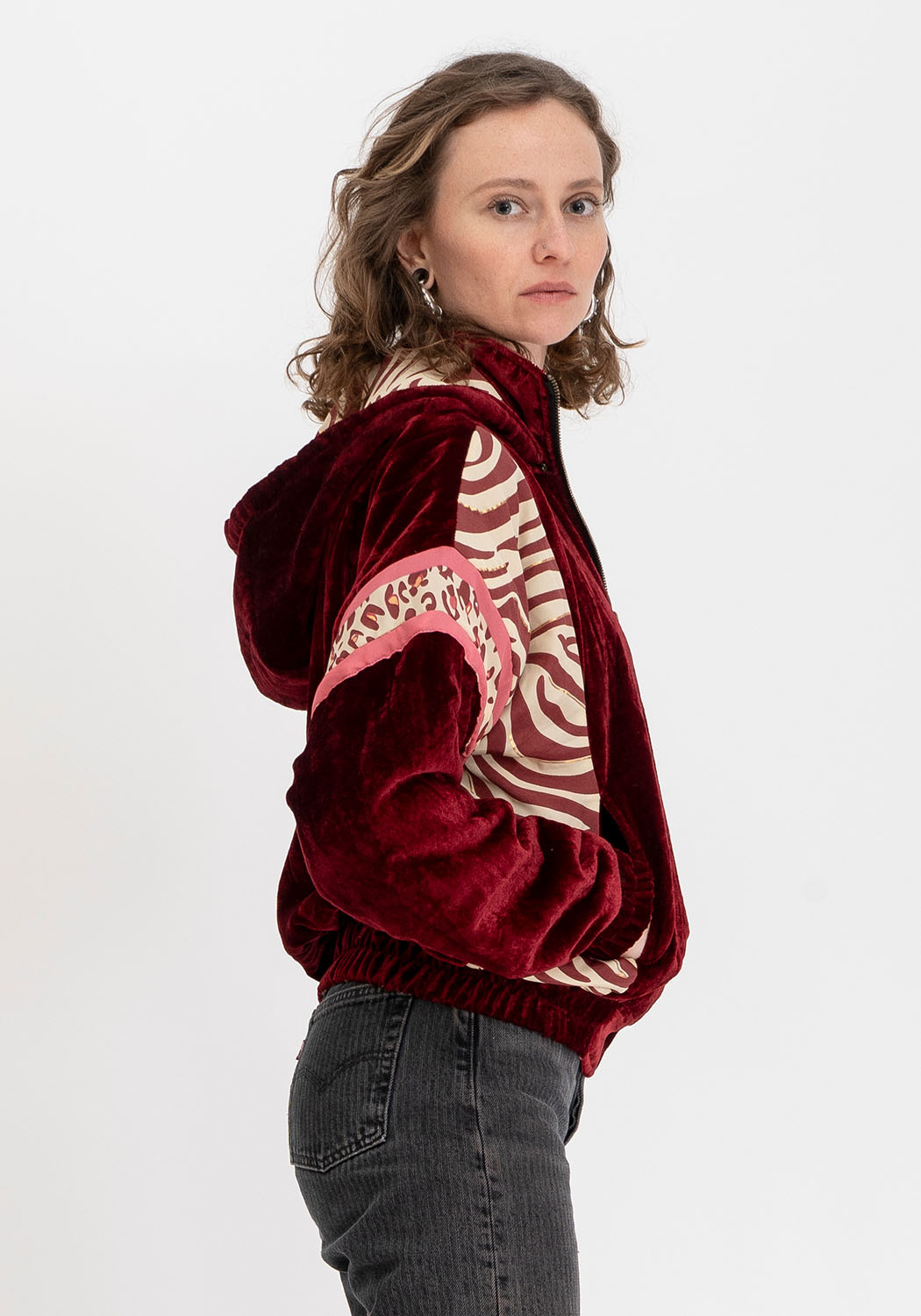 Wendbare Cropped Winterjacke mit Animal Print in Dunkelrot