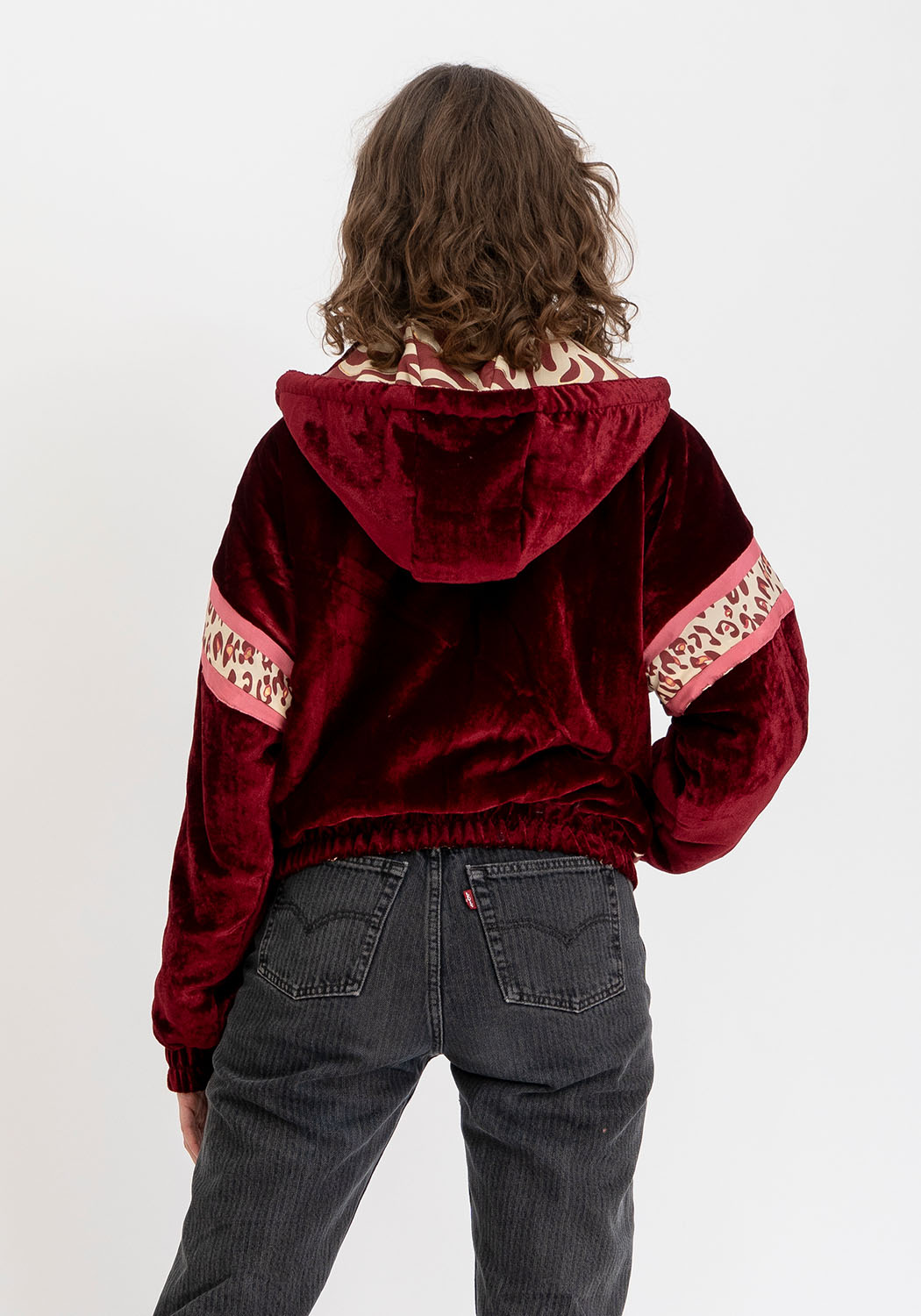 Wendbare Cropped Winterjacke mit Animal Print in Dunkelrot