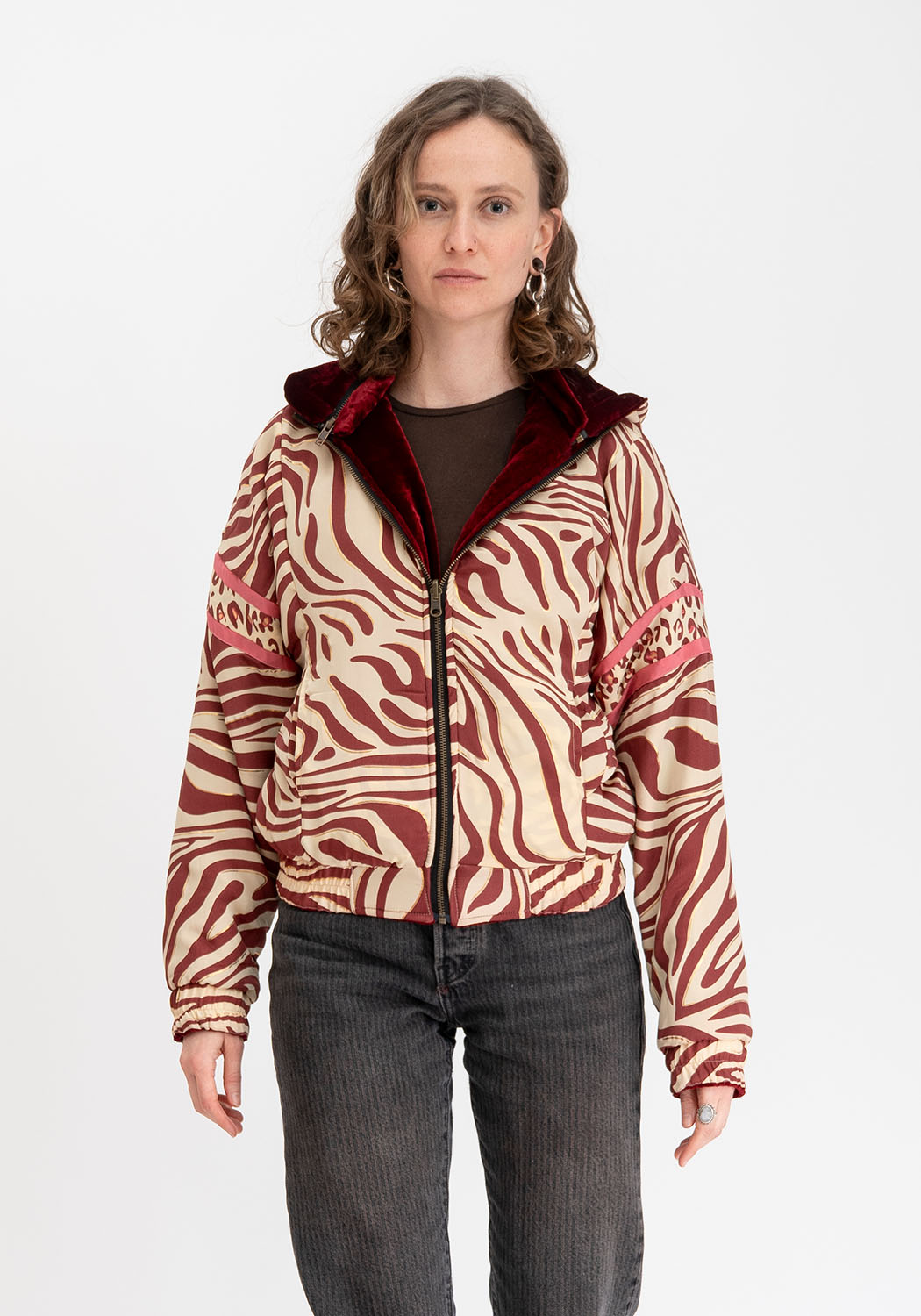 Wendbare Cropped Winterjacke mit Animal Print in Dunkelrot