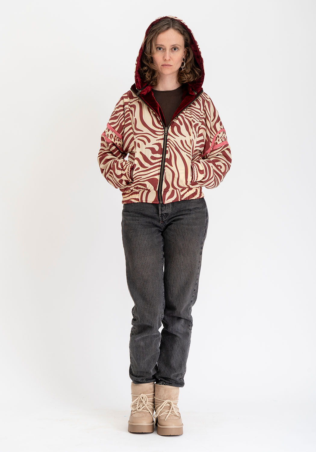 Wendbare Cropped Winterjacke mit Animal Print in Dunkelrot