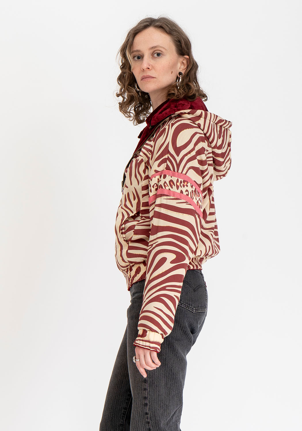 Wendbare Cropped Winterjacke mit Animal Print in Dunkelrot