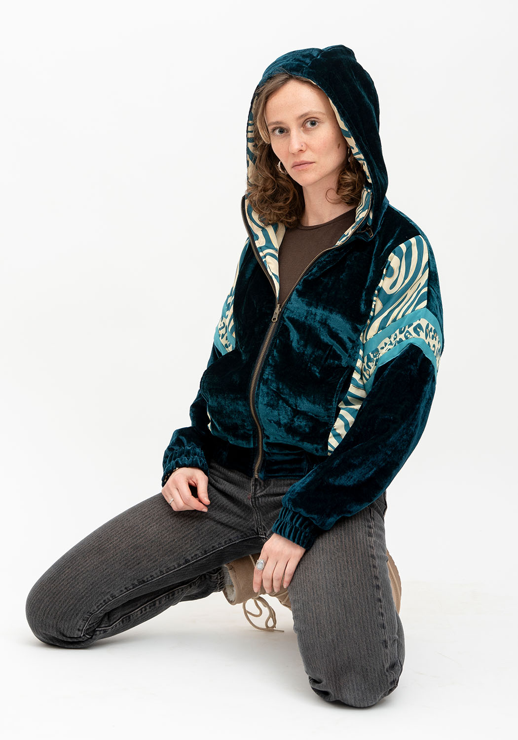 Wendbare Cropped Winterjacke mit Animal Print in Petrol