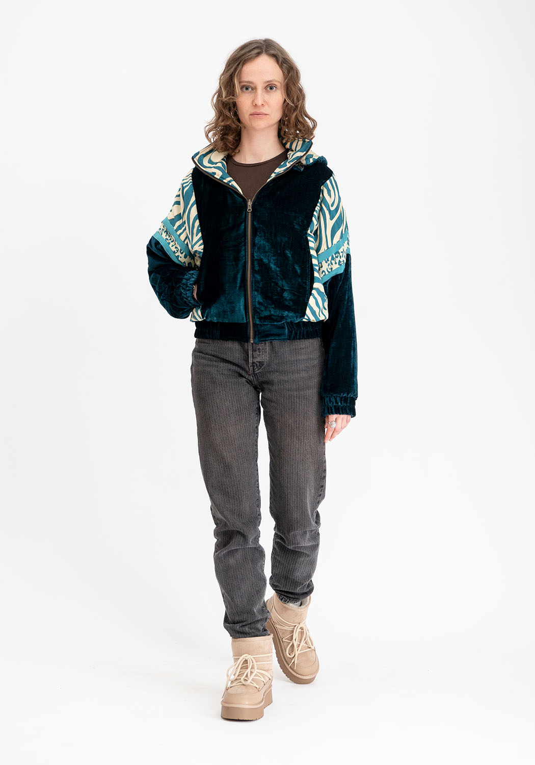 Wendbare Cropped Winterjacke mit Animal Print in Petrol