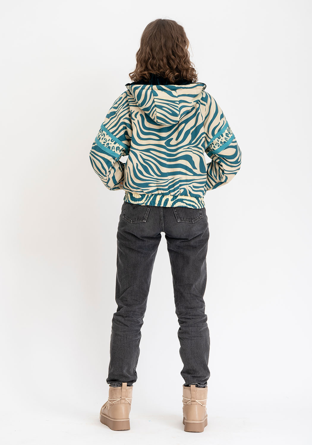 Wendbare Cropped Winterjacke mit Animal Print in Petrol