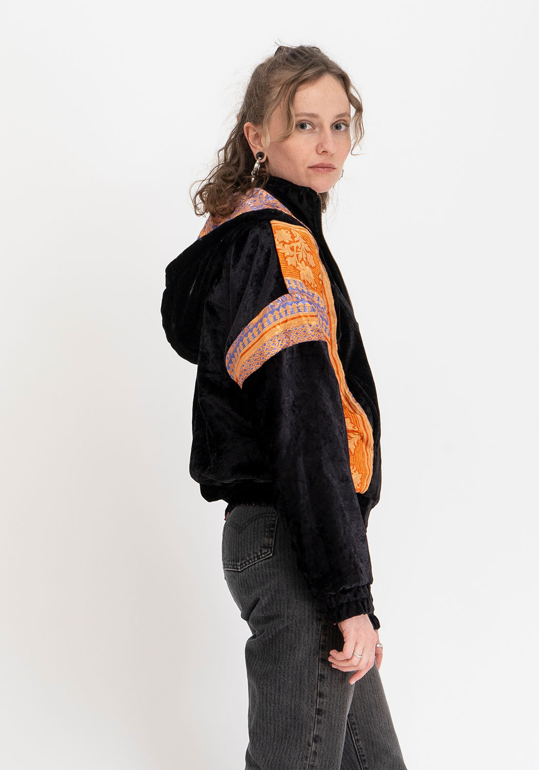 Wendbare Cropped Winterjacke mit Old-Sari-Patch in Schwarz