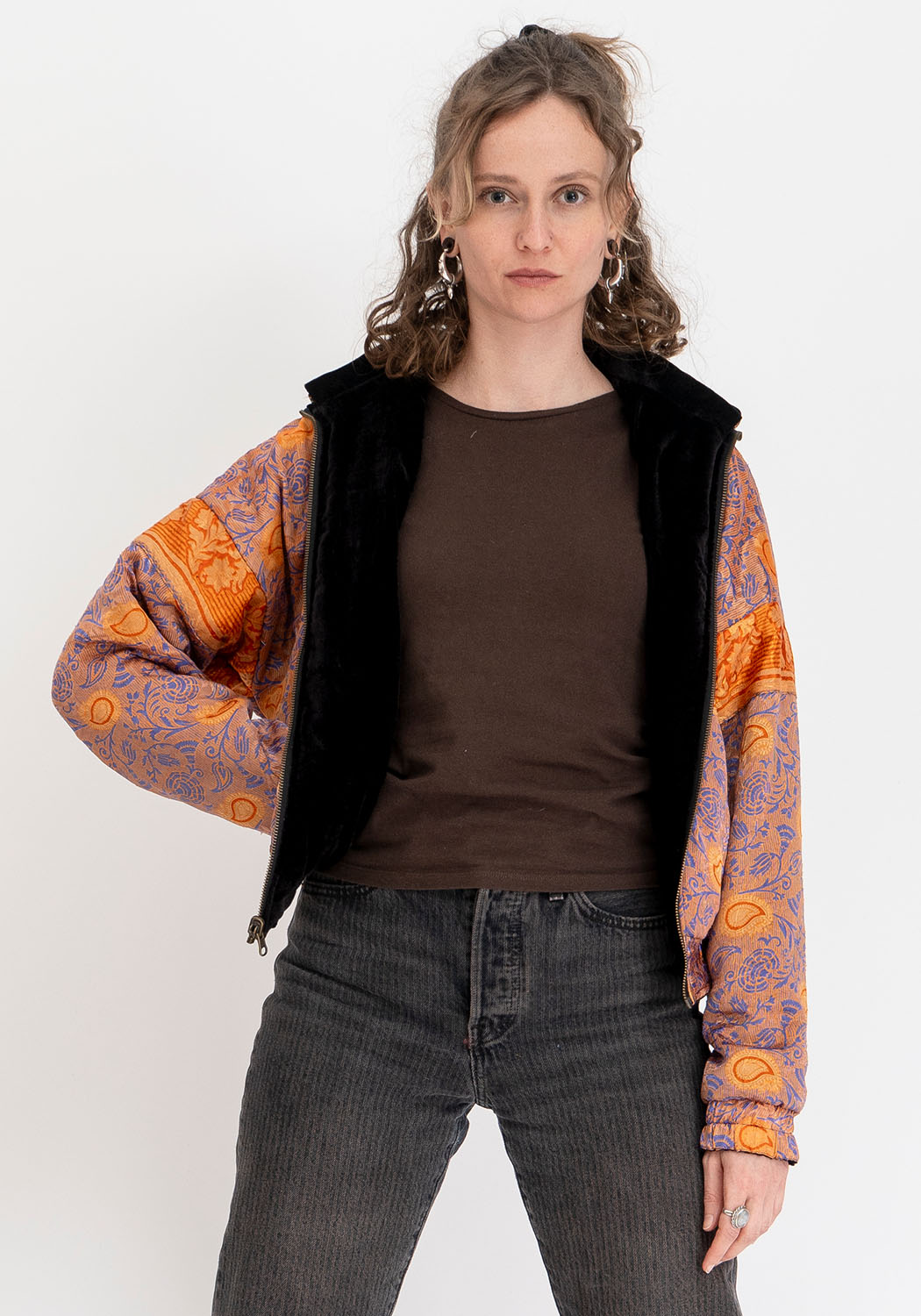 Wendbare Cropped Winterjacke mit Old-Sari-Patch in Schwarz