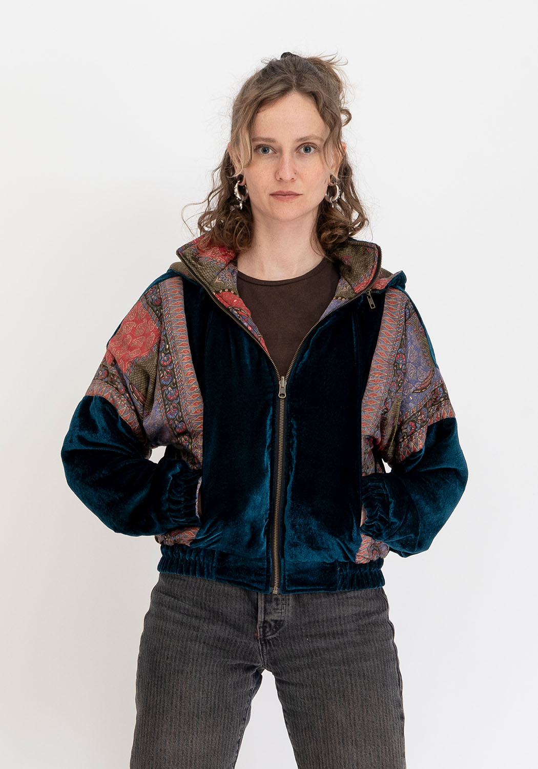 Wendbare Cropped Winterjacke mit Old-Sari-Patch in Petrol
