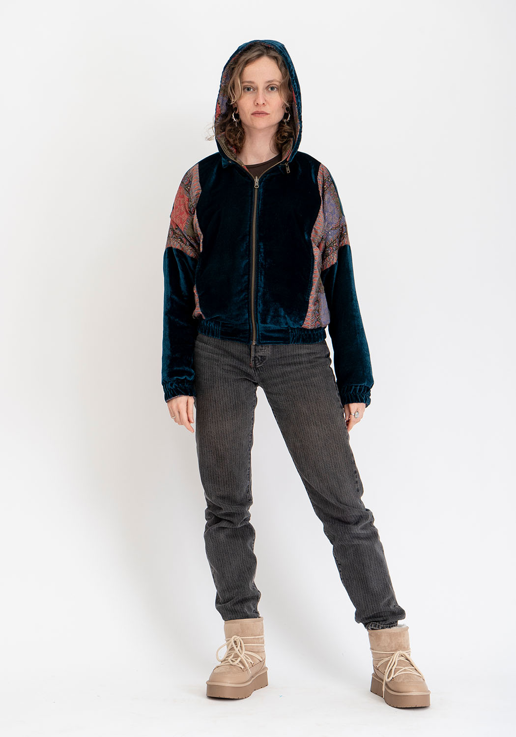 Wendbare Cropped Winterjacke mit Old-Sari-Patch in Petrol