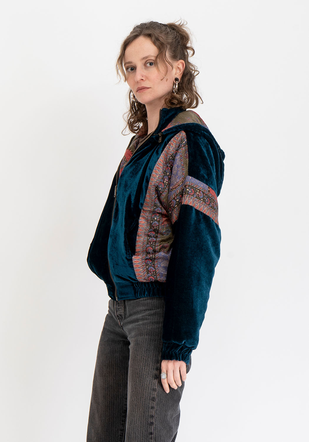Wendbare Cropped Winterjacke mit Old-Sari-Patch in Petrol