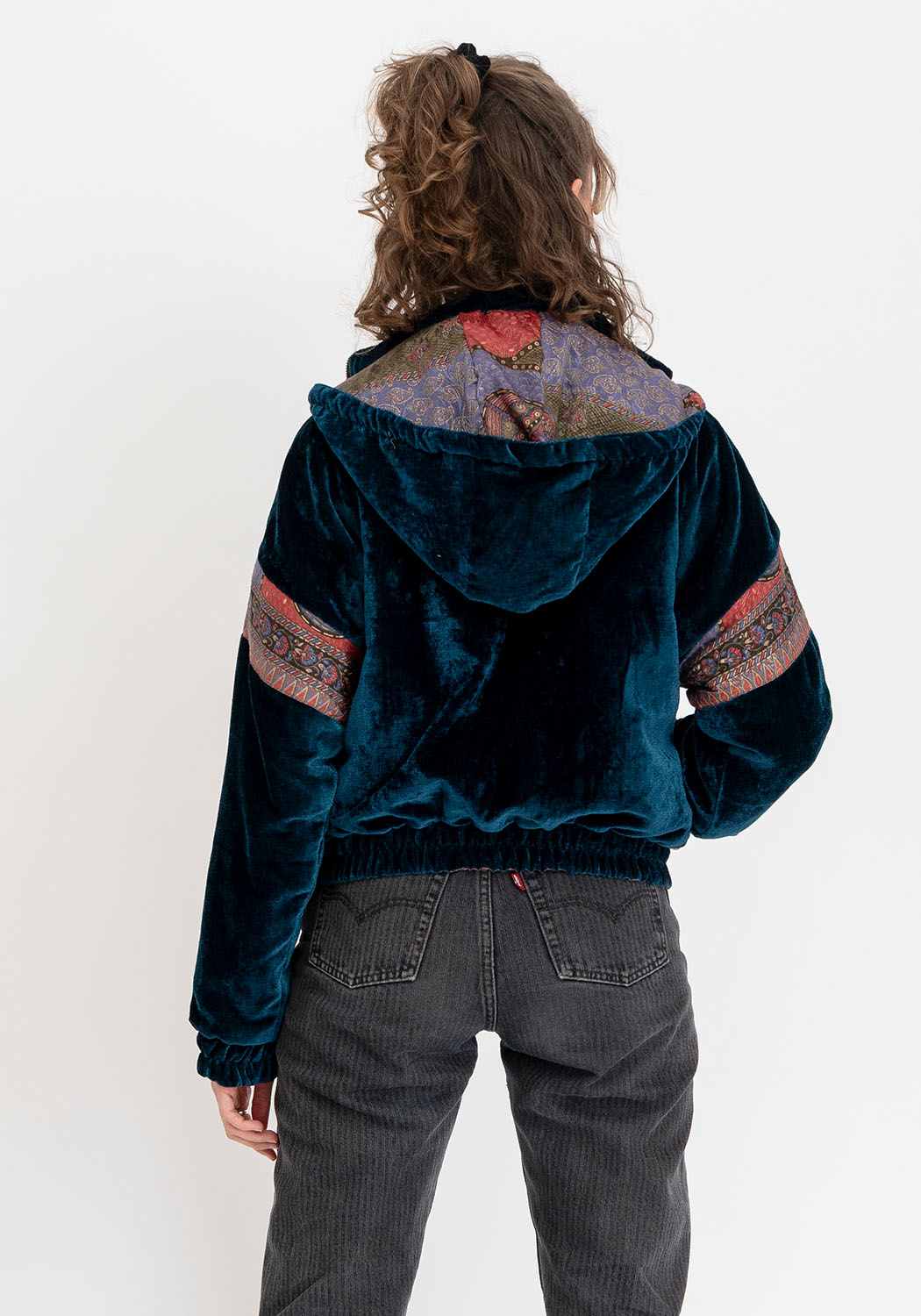 Wendbare Cropped Winterjacke mit Old-Sari-Patch in Petrol