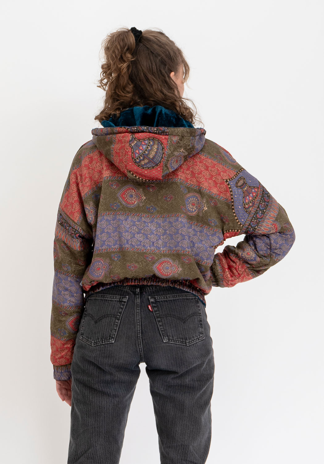 Wendbare Cropped Winterjacke mit Old-Sari-Patch in Petrol