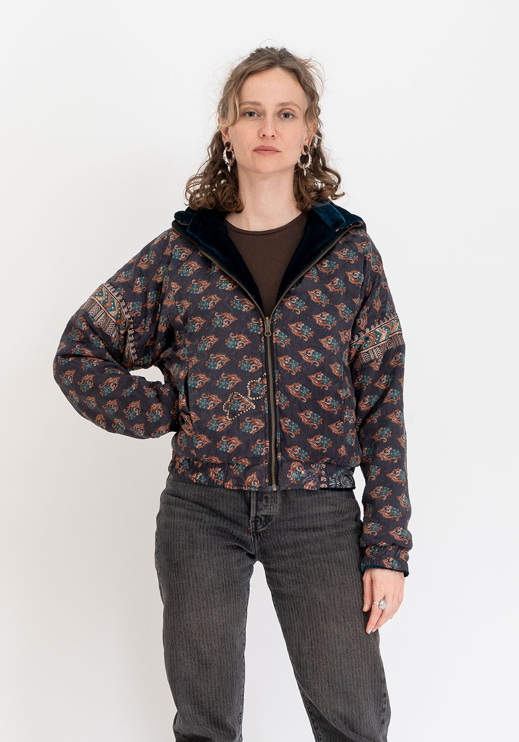 Wendbare Cropped Winterjacke mit Vintage-Sari-Patch in Petrol