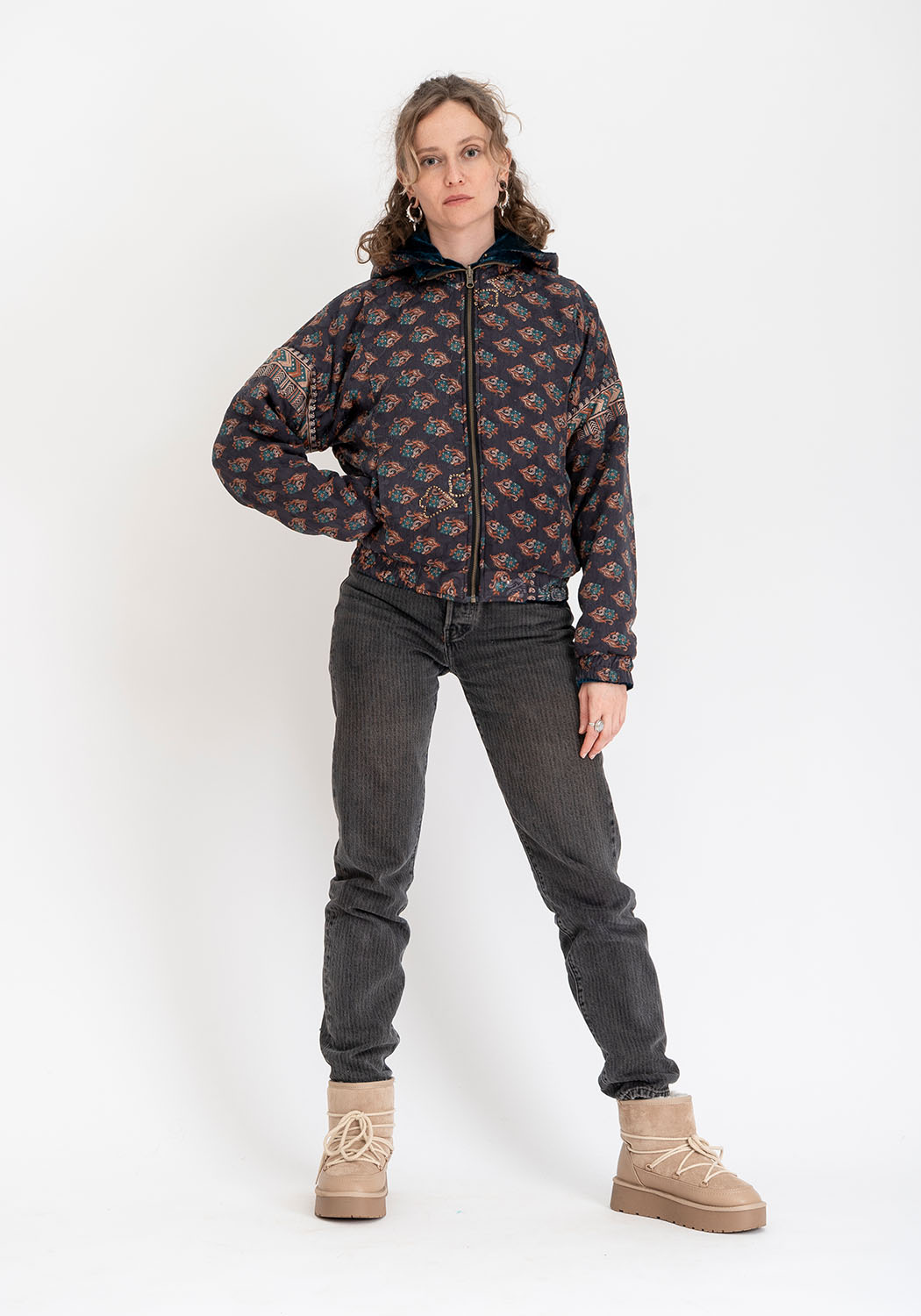 Wendbare Cropped Winterjacke mit Vintage-Sari-Patch in Petrol