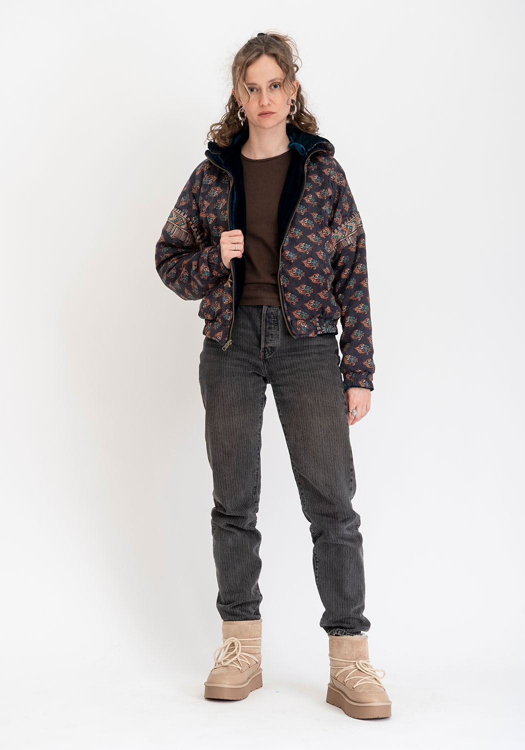 Wendbare Cropped Winterjacke mit Vintage-Sari-Patch in Petrol