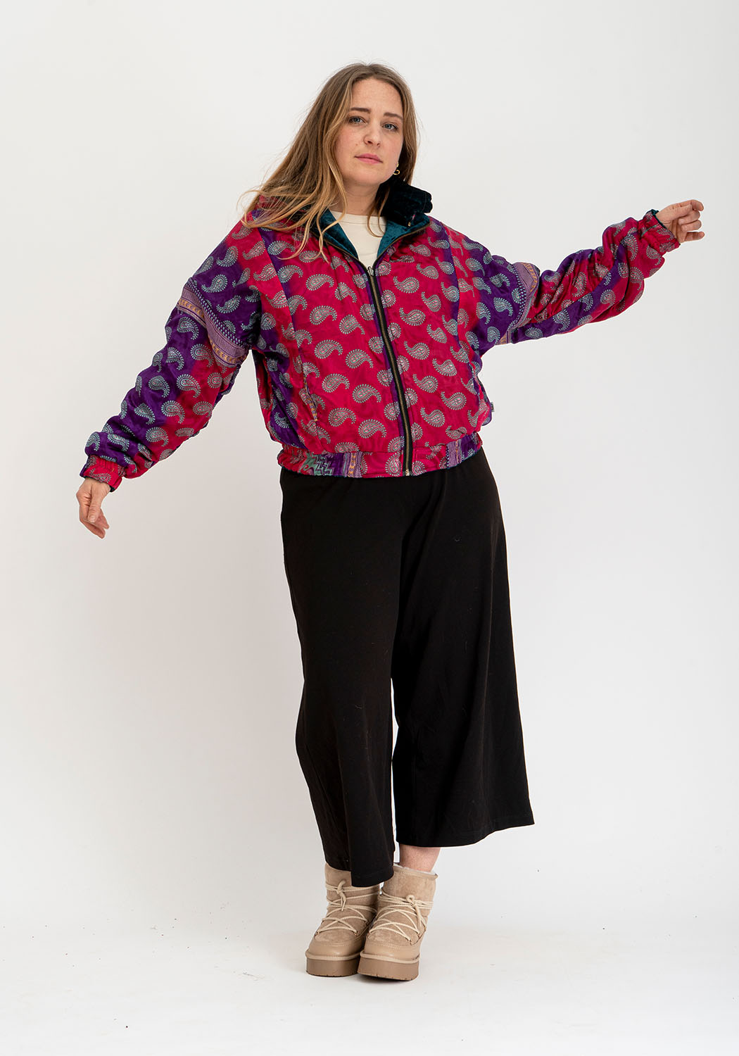 Wendbare Cropped Winterjacke mit Vintage-Sari-Patch in Petrol