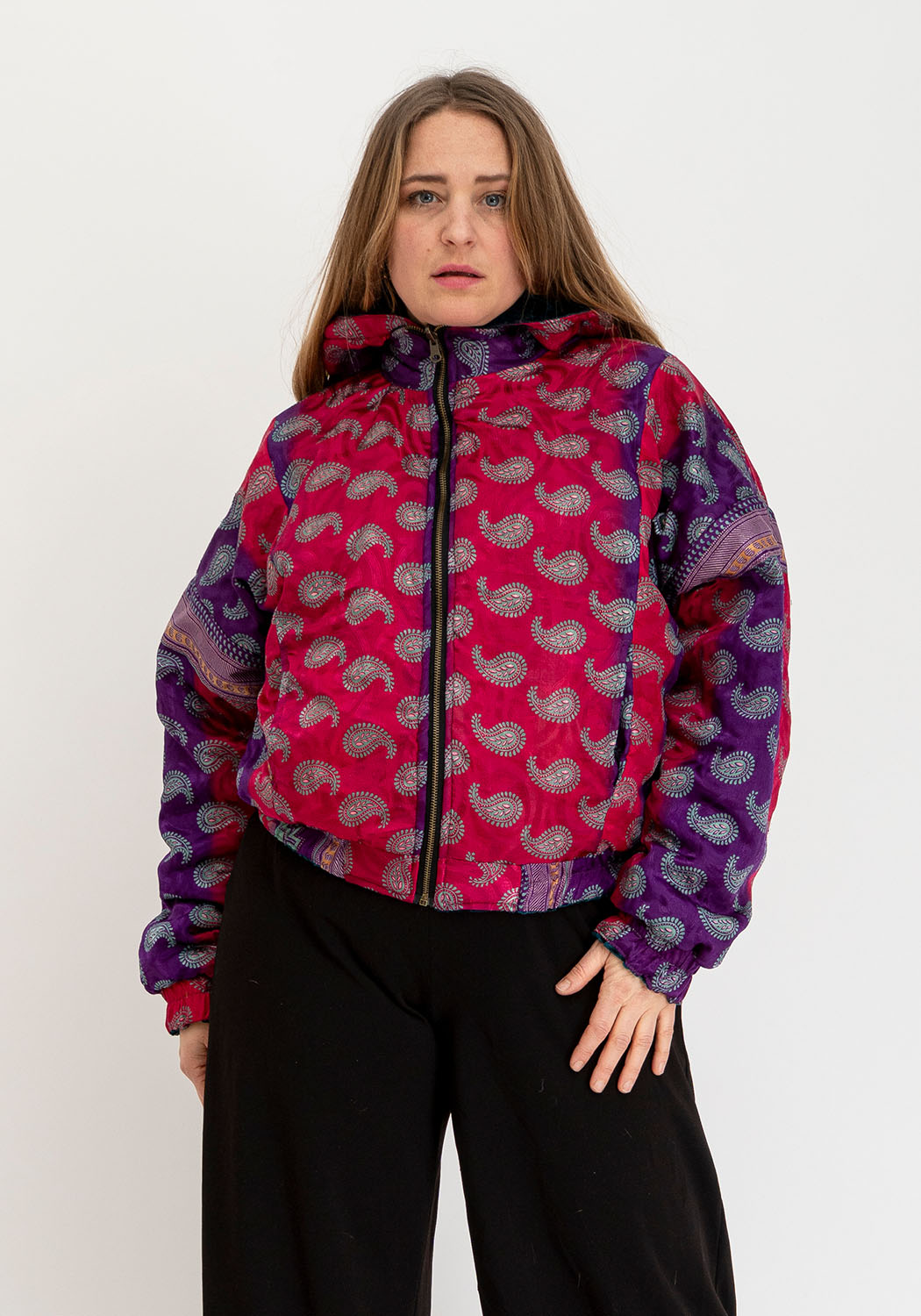 Wendbare Cropped Winterjacke mit Vintage-Sari-Patch in Petrol