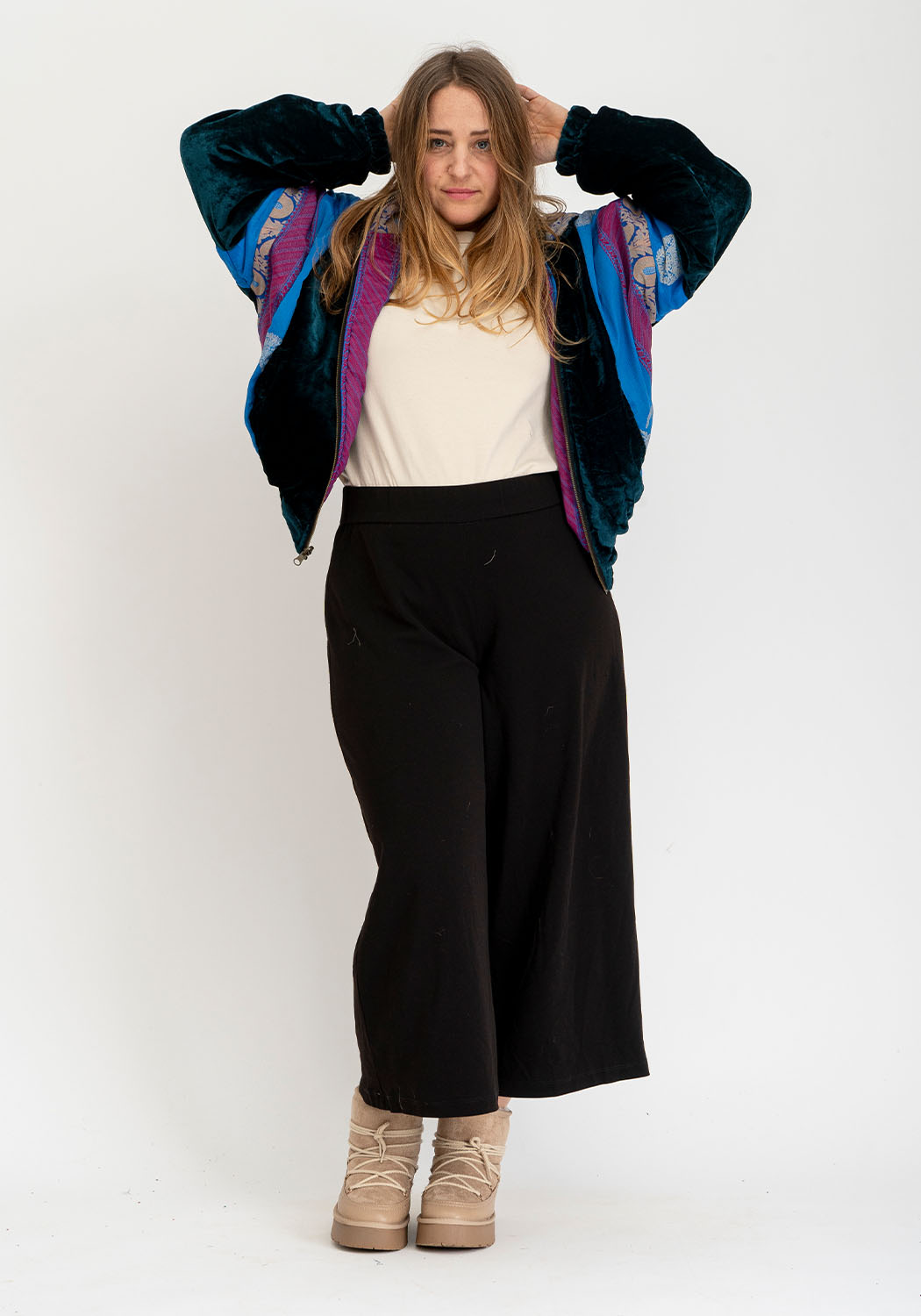 Wendbare Cropped Winterjacke in Petrol mit Vintage-Sari-Details
