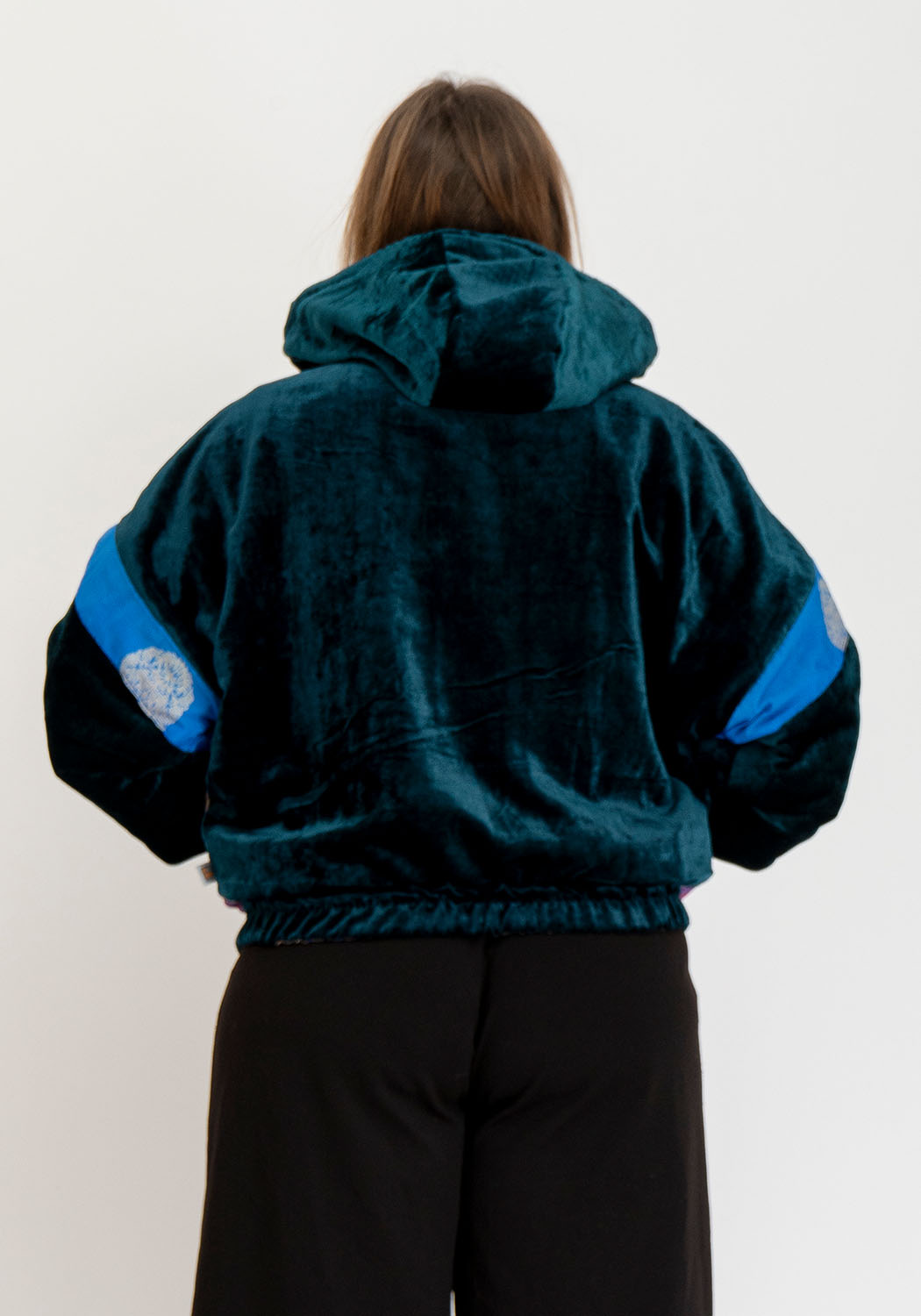 Wendbare Cropped Winterjacke in Petrol mit Vintage-Sari-Details