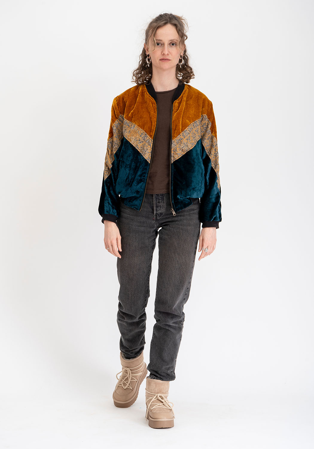 Wendbare 90s Bomberjacke aus Vintage-Sari-Stoff in Senfgelb und Petrol