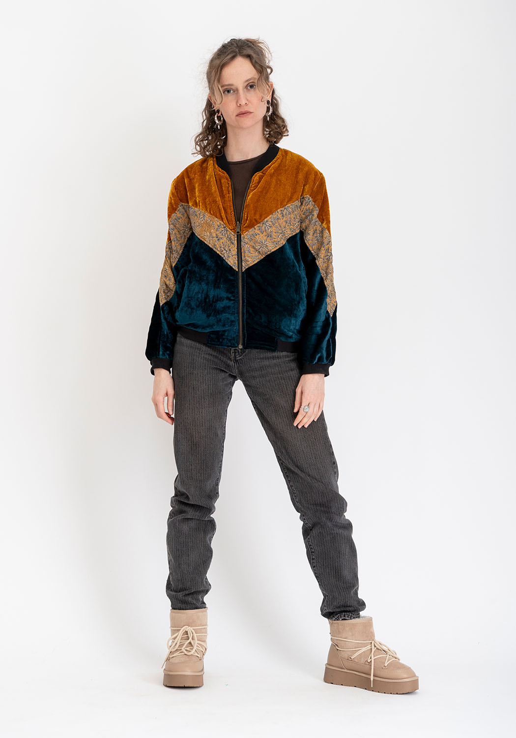 Wendbare 90s Bomberjacke aus Vintage-Sari-Stoff in Senfgelb und Petrol