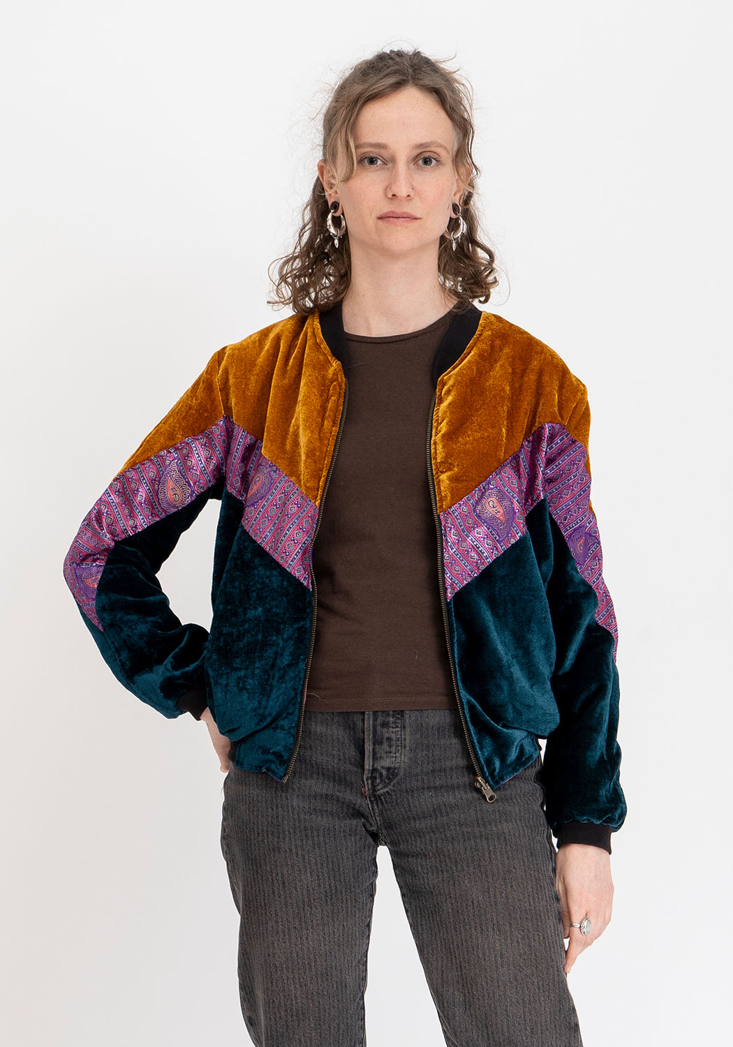 Wendbare 90s Bomberjacke in Senfgelb und Petrol mit Vintage-Sari-Detail