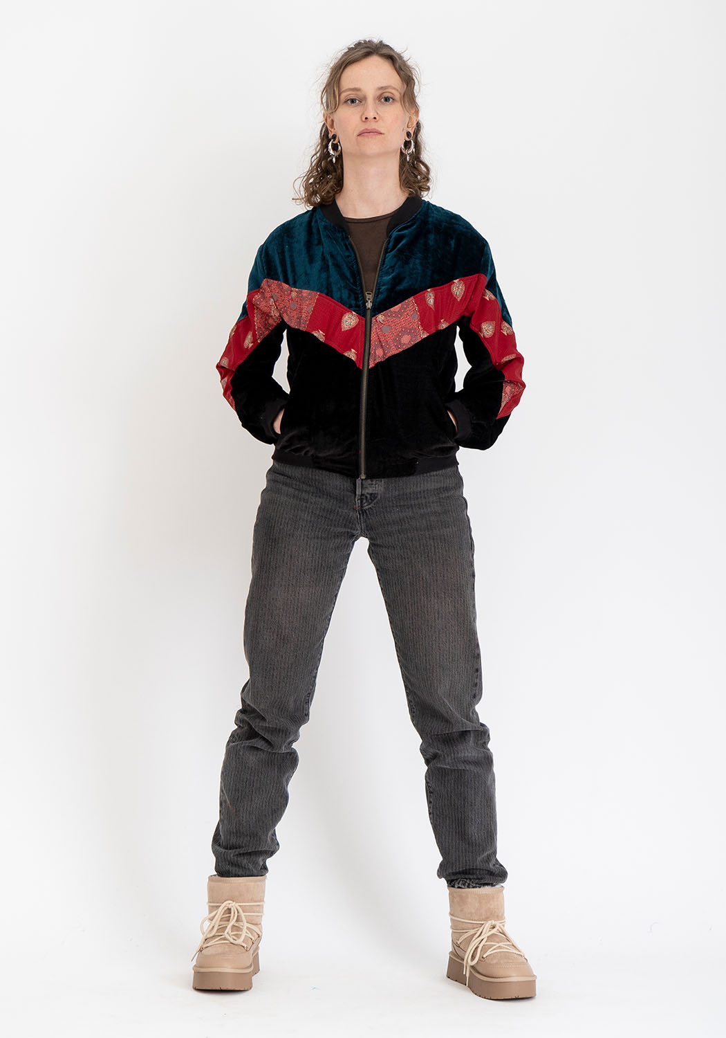 Wendbare 90s Bomberjacke aus Vintage-Sari-Stoff in Petrol und Schwarz