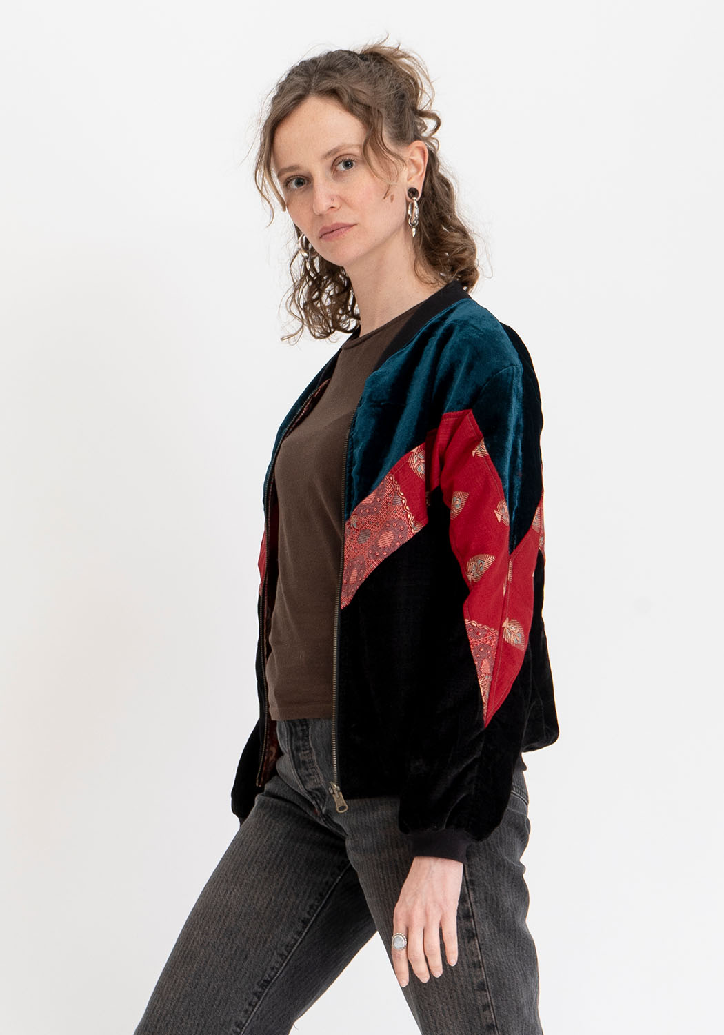 Wendbare 90s Bomberjacke aus Vintage-Sari-Stoff in Petrol und Schwarz