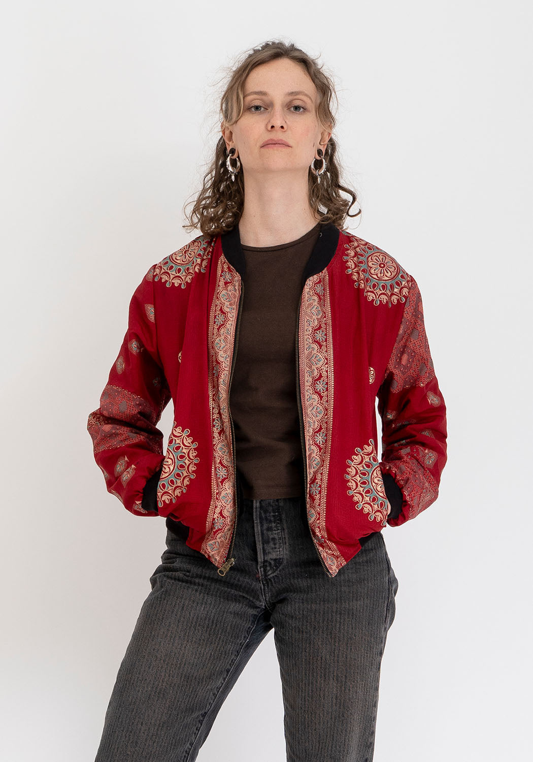 Wendbare 90s Bomberjacke aus Vintage-Sari-Stoff in Petrol und Schwarz