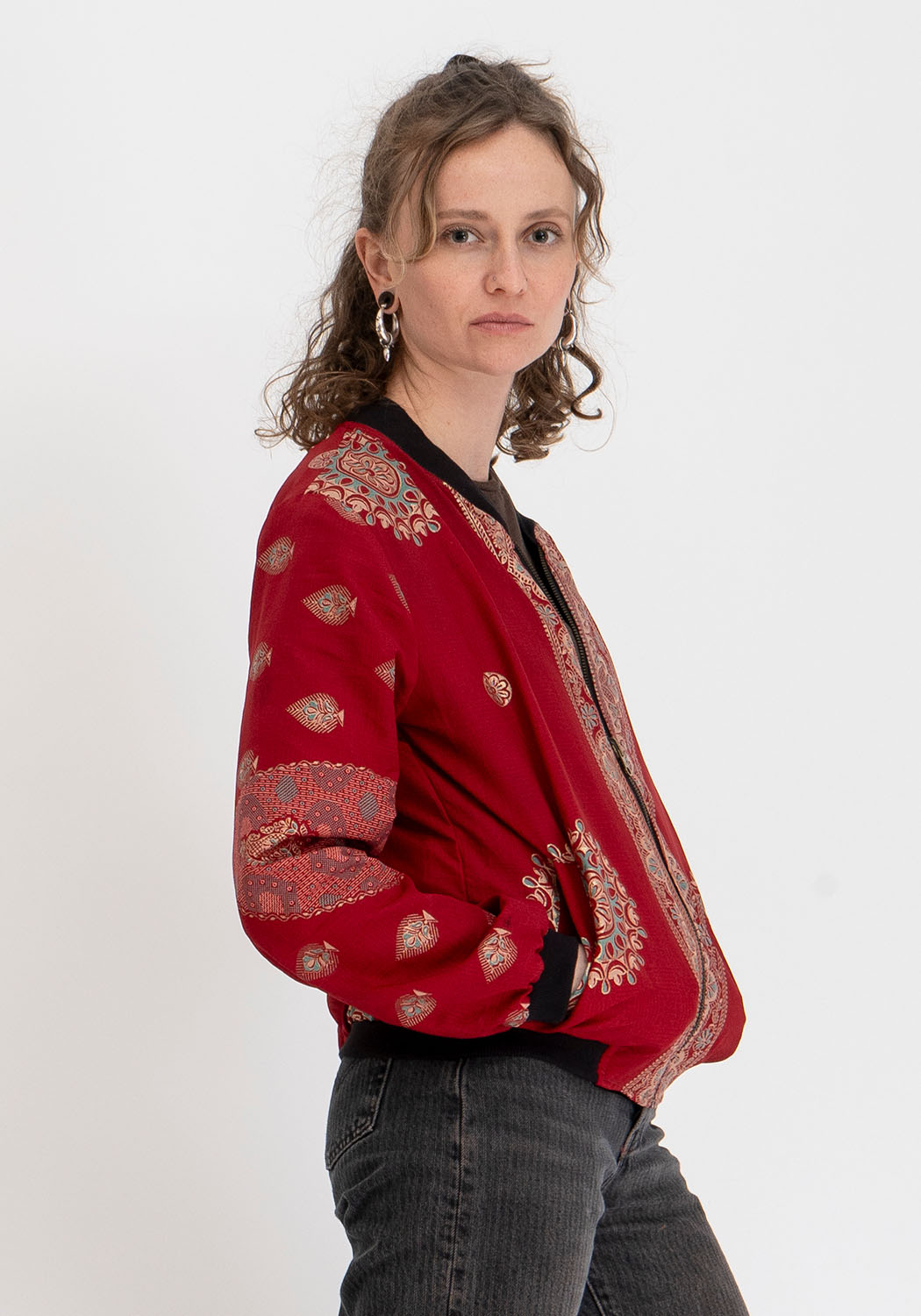 Wendbare 90s Bomberjacke aus Vintage-Sari-Stoff in Petrol und Schwarz